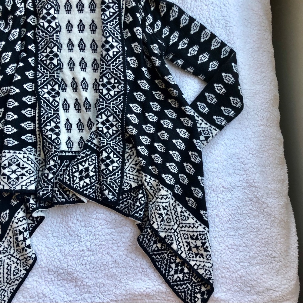 Romeo & Juliet Couture Asymmetrical Cardigan - Picture 3 of 5